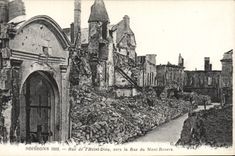 CPA Campagne Bombardement de Soissons Rue de l'Hotel Dieu vers la rue du Mont Beurre Militaria