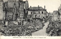 VINTAGE POSTCARD Soissons the street of Baulon towards the civil court Militaria
