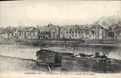 CPA Soissons Le Quartier du Port Rive gauche de l'Aisne Militaria 