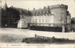 CPA Rambouillet Le Chateau Pris de la Place d'Armes