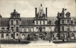 CPA Palais De Fontainebleau La Facade cote du Fer a Cheval