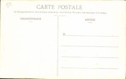 VINTAGE POSTCARD Amiens Cathedral Frontage