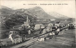 VINTAGE POSTCARD Heavy Basilica Taken of the Road of Pau