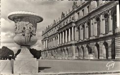 MODERN CARD Versailles And Its Wonders the castle frontage on the park vase of peace