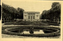 CPA Versailles Petit Trianon Facade sur les Jardins