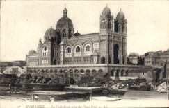 CPA Marseille La Cathedrale Prise du Vieux Port