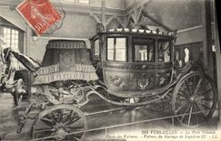 CPA Versailles Le Petit Trianon Musee des Voitures Voiture du mariage de Napoleon III