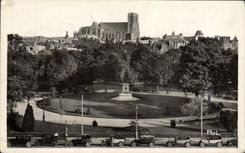 POSTAL MODERNA opinión de Reims en el primero plano el jardín de Colbert del automóvil