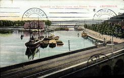 CPA Spoordijk en Spoorbruggen met Binnen Haven Amsterdam Bateaux 