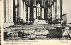 Interior de la POSTAL de la VENDIMIA de la catedral de Reims después del bombardeo de Militaria