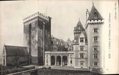 POSTAL Pau de la VENDIMIA la entrada del patio de la cañería del castillo