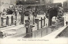 CPA Nimes Interieur de la Porte d'Auguste 