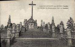 VINTAGE POSTCARD St Laurent On Separates the Martyrdom of happy Pere of Montfort