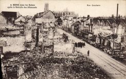 CPA Reims Dans les Ruines Apres la Retraite des Allemands Militaria