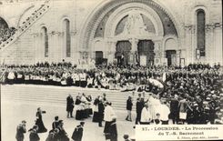 VINTAGE POSTCARD Heavy the Procession of Ts Sacrement