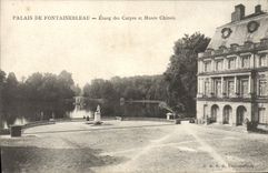 VINTAGE POSTCARD Palate of Fontainebleau Pond of Carps and Chinese Museum