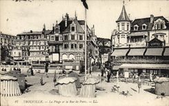 POSTAL Trouville de la VENDIMIA la playa y la calle de París Topsy