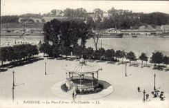 CPA Bayonne La Place D'Armes et la Citadelle