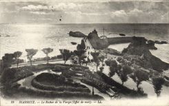 VINTAGE POSTCARD Biarritz the rock of the virgin Night effect