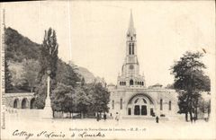 VINTAGE POSTCARD Heavy Basilica of Notre Dame