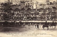 CPA Course de Taureaux Preliminaire Le Paseo ou defile des Cuadrillas Corrida Taureau