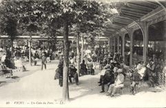 CPA Vichy Un Coin du Parc