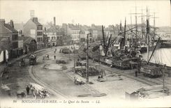 CPA Boulogne Sur Mer Le Quai Du Bassin Bateaux