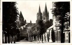 VINTAGE POSTCARD Caen Church St Etienne