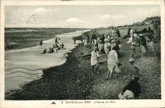 VINTAGE POSTCARD Cayeux on Sea the hour of the Bath