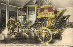 CPA Versailles Le Chateau Grand Trianon Remise des Voitures Voiture de gala du Tsar Nicoals II Russie Russia 