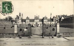 CPA Palais de Fontainebleau Cour des Adieux