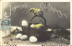 CPA Fantaisie Paques Poussin oeufs