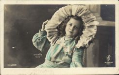 VINTAGE POSTCARD Fantasy Oricelly Child