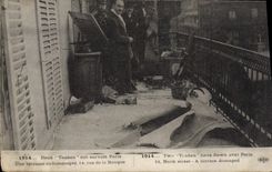 CPA Deux Tauben Ont Survole Paris Une terrasse endommagee Rue de la Banque Paris 