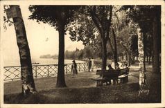 VINTAGE POSTCARD Evian Les Bains the English garden