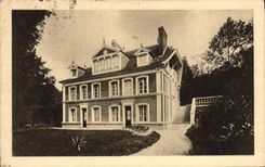CPA Lisieux Les Buissonnets Facade et terrasse