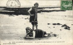 VINTAGE POSTCARD On the Edges Of the Ocean the smile Of Pretty bathers is an sun ray