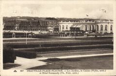 La POSTAL Deauville de la VENDIMIA floreció jardines de la playa el casino y el hotel de Normandía