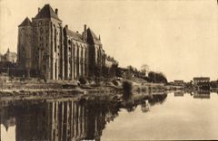CPA L'Abbaye de Solesmes Vue de la rive droite de la Sarthe 