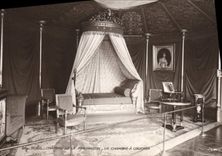 VINTAGE POSTCARD Rueil Castle of Malmaison the Room has to sleep