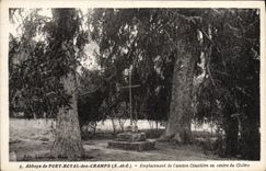 CPA Abbaye de Port Royal des Champs Emplacement de l'ancien cimetiere au centre du cloitre