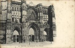 VINTAGE POSTCARD Troyes the Cathedral Gates
