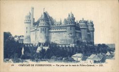 POSTAL Castle De Pierrefonds de la VENDIMIA vista en el camino de Villers Cotterets