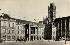 CPM Rouen Place de L'Hotel de Ville et Eglise Saint Ouen