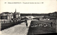 CPA Chateau de Chantilly Vue prise du Carrefour des Lions Chasse a courre Chiens 