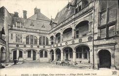 CPA Blois Hotel d'Alluye Cour interieure