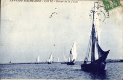 CPA Station Balneaire Cette Retour De La Peche Bateau