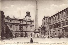 CPA Arles La Place De La Republique