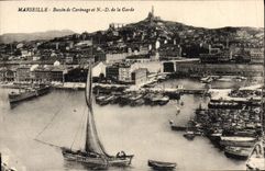 CPA Marseille Bassin De Carenage Et ND de la Garde Bateaux