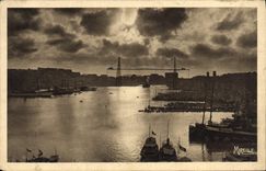 CPA Marseille Coucher de Solell sur le Vieux Port 